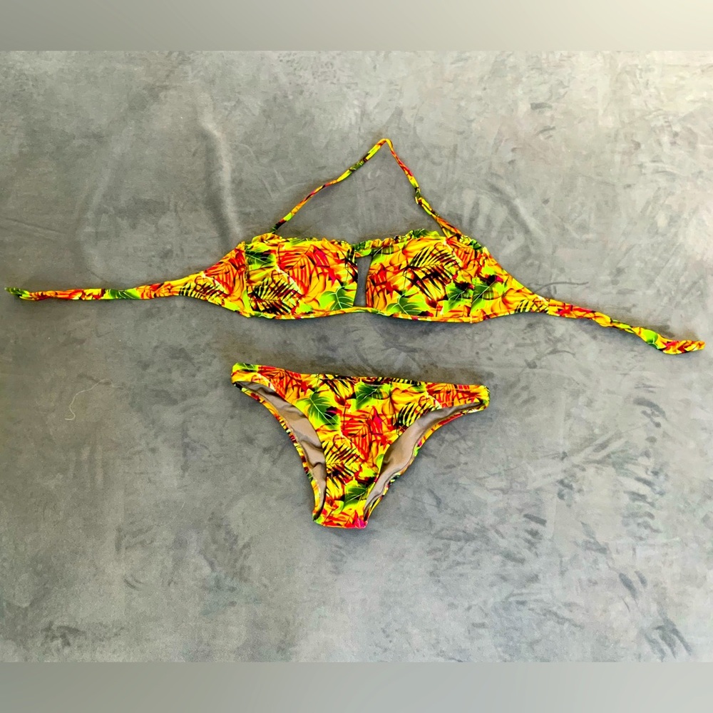 Amir Slama bikini